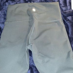 EUC lululemon Wunder Train HR Tight. Cropped to 23”. Size 6. Green